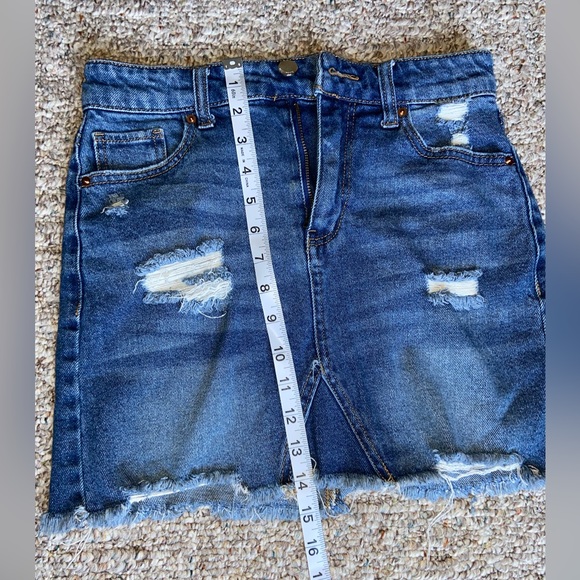 Tinseltown Ripped  Jean skirt - Picture 4 of 7